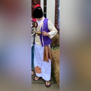 Aladdin Costume Adult Medium. Only worn once!!